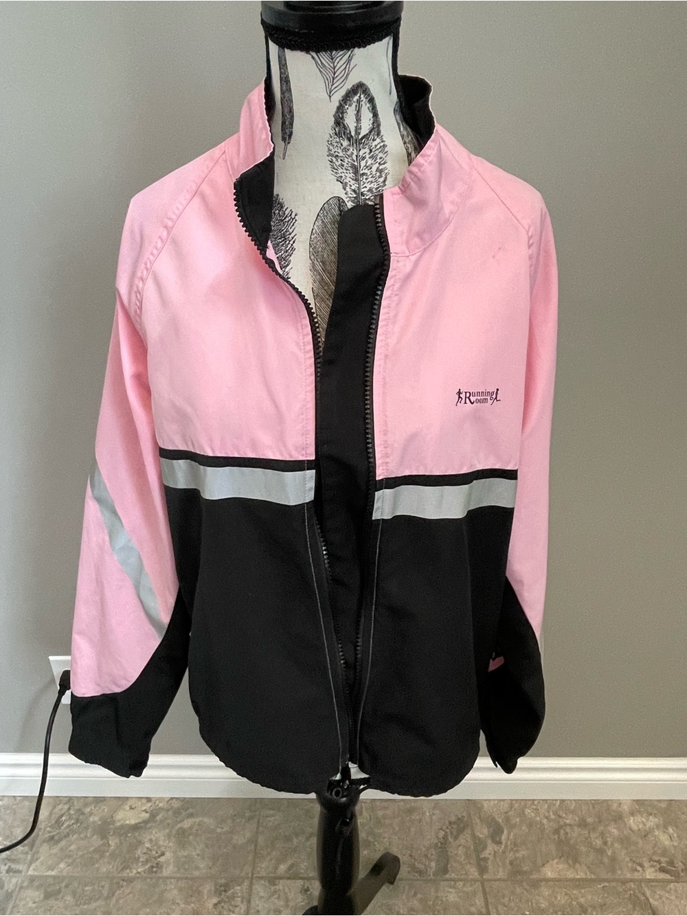 RUNNING ROOM 🏃‍♀️ Colorblock Windbreaker Jacket - Pink & Black